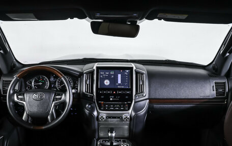 Toyota Land Cruiser 200, 2016 год, 4 800 000 рублей, 17 фотография