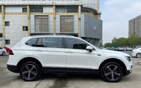 Volkswagen Tiguan II, 2019 год, 1 680 000 рублей, 4 фотография