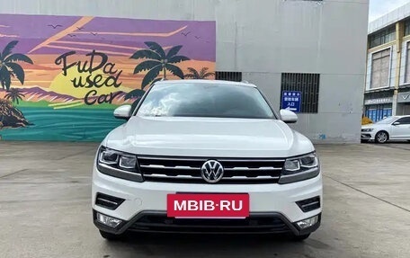 Volkswagen Tiguan II, 2019 год, 1 680 000 рублей, 3 фотография