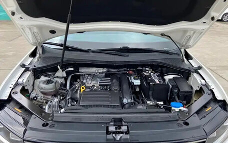 Volkswagen Tiguan II, 2019 год, 1 680 000 рублей, 17 фотография