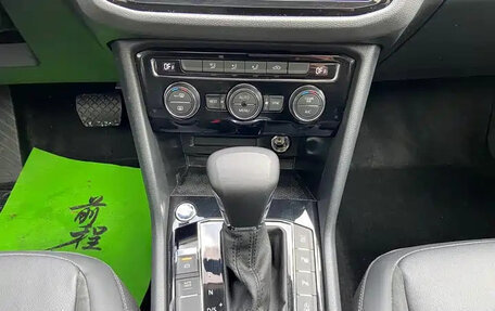 Volkswagen Tiguan II, 2019 год, 1 680 000 рублей, 14 фотография