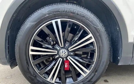 Volkswagen Tiguan II, 2019 год, 1 680 000 рублей, 18 фотография