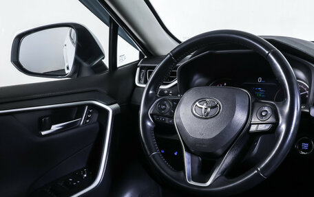Toyota RAV4, 2019 год, 2 990 000 рублей, 13 фотография