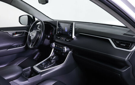 Toyota RAV4, 2019 год, 2 990 000 рублей, 11 фотография