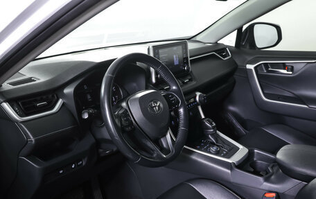 Toyota RAV4, 2019 год, 2 990 000 рублей, 15 фотография