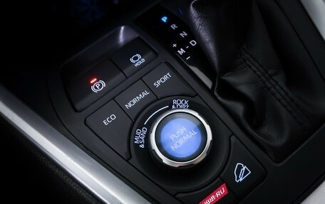 Toyota RAV4, 2019 год, 2 990 000 рублей, 18 фотография