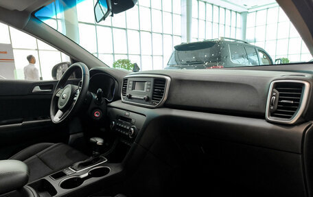 KIA Sportage IV рестайлинг, 2020 год, 2 420 000 рублей, 15 фотография