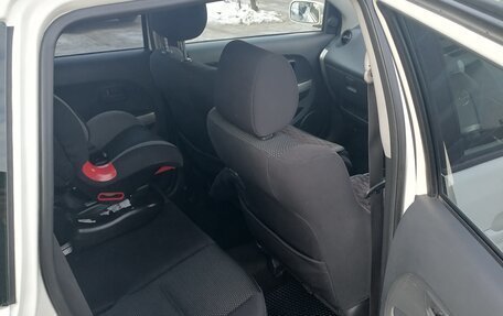 Toyota Ist II, 2002 год, 590 000 рублей, 6 фотография