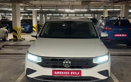 Volkswagen Tiguan II, 2021 год, 2 350 000 рублей, 1 фотография