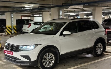Volkswagen Tiguan II, 2021 год, 2 350 000 рублей, 2 фотография