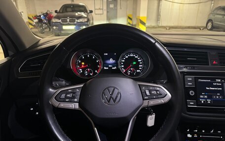 Volkswagen Tiguan II, 2021 год, 2 350 000 рублей, 17 фотография