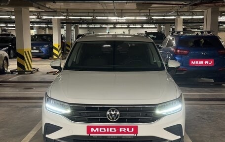 Volkswagen Tiguan II, 2021 год, 2 350 000 рублей, 9 фотография