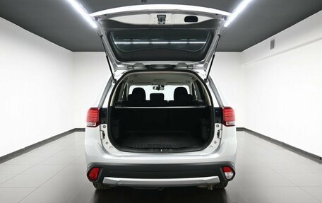 Mitsubishi Outlander III рестайлинг 3, 2018 год, 1 895 000 рублей, 7 фотография
