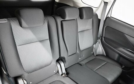 Mitsubishi Outlander III рестайлинг 3, 2018 год, 1 895 000 рублей, 13 фотография