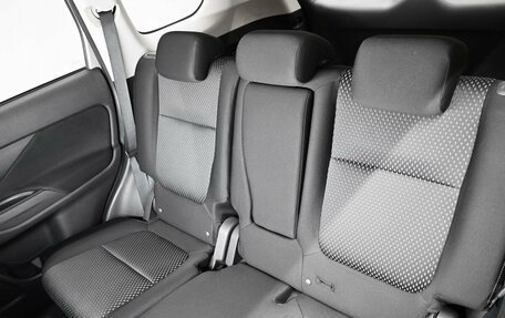 Mitsubishi Outlander III рестайлинг 3, 2018 год, 1 895 000 рублей, 10 фотография