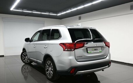 Mitsubishi Outlander III рестайлинг 3, 2018 год, 1 895 000 рублей, 6 фотография
