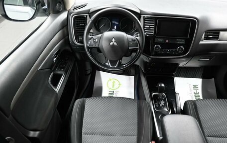 Mitsubishi Outlander III рестайлинг 3, 2018 год, 1 895 000 рублей, 12 фотография