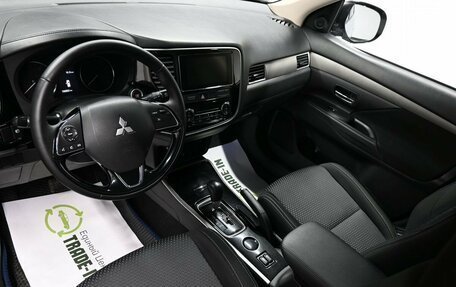 Mitsubishi Outlander III рестайлинг 3, 2018 год, 1 895 000 рублей, 9 фотография