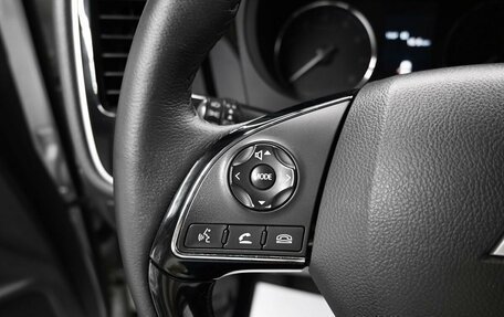 Mitsubishi Outlander III рестайлинг 3, 2018 год, 1 895 000 рублей, 18 фотография
