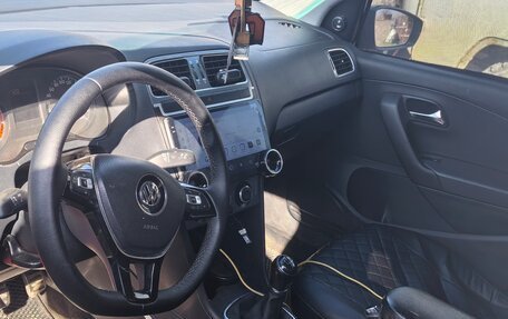 Volkswagen Polo VI (EU Market), 2017 год, 700 000 рублей, 2 фотография