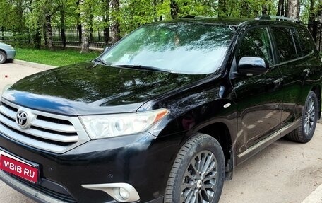 Toyota Highlander III, 2011 год, 1 800 000 рублей, 1 фотография