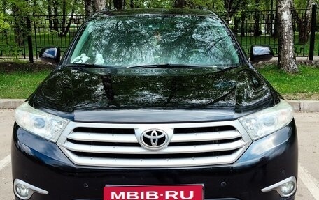 Toyota Highlander III, 2011 год, 1 800 000 рублей, 2 фотография