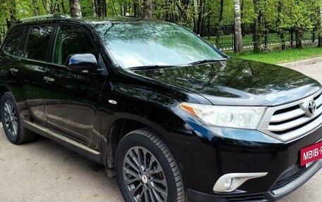 Toyota Highlander III, 2011 год, 1 800 000 рублей, 3 фотография