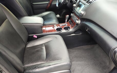 Toyota Highlander III, 2011 год, 1 800 000 рублей, 19 фотография