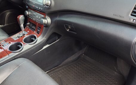 Toyota Highlander III, 2011 год, 1 800 000 рублей, 22 фотография
