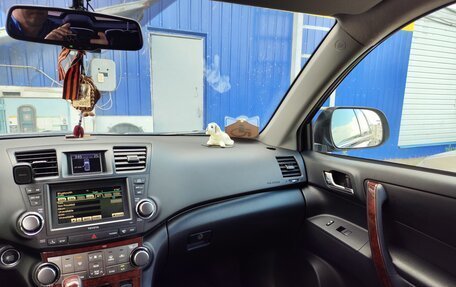 Toyota Highlander III, 2011 год, 1 800 000 рублей, 28 фотография