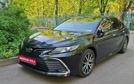 Toyota Camry, 2023 год, 3 470 000 рублей, 2 фотография