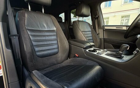 Volkswagen Touareg III, 2011 год, 2 399 999 рублей, 4 фотография