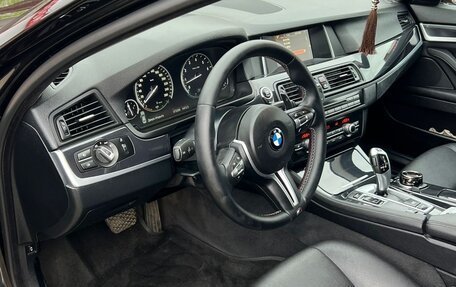 BMW 5 серия, 2016 год, 1 800 000 рублей, 11 фотография