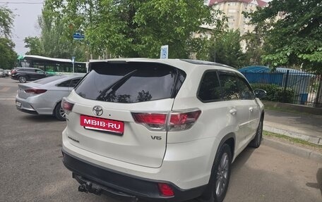 Toyota Highlander III, 2014 год, 2 700 000 рублей, 2 фотография