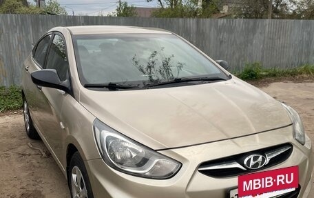 Hyundai Solaris II рестайлинг, 2012 год, 900 000 рублей, 5 фотография