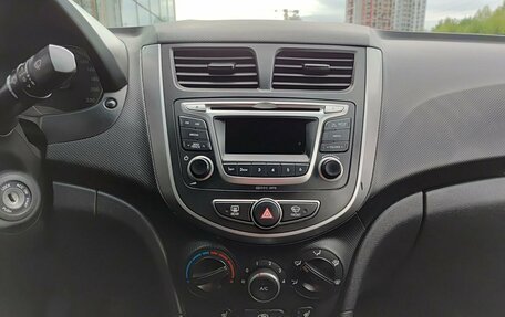 Hyundai Solaris II рестайлинг, 2015 год, 799 800 рублей, 18 фотография