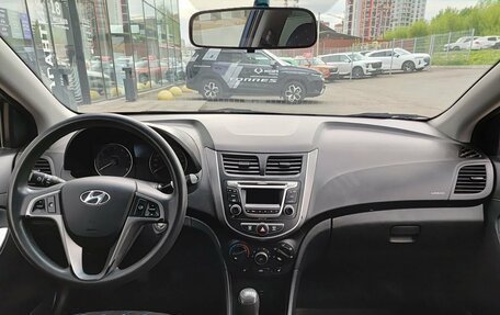 Hyundai Solaris II рестайлинг, 2015 год, 799 800 рублей, 17 фотография