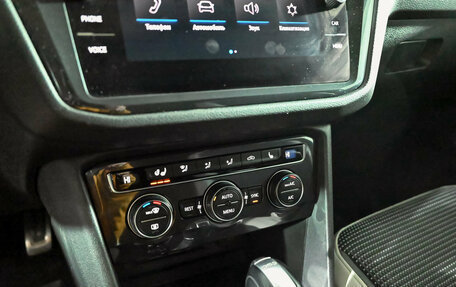 Volkswagen Tiguan II, 2019 год, 2 680 000 рублей, 16 фотография