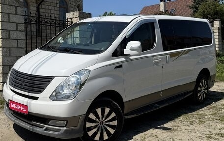 Hyundai Grand Starex Grand Starex I рестайлинг 2, 2015 год, 2 350 000 рублей, 1 фотография