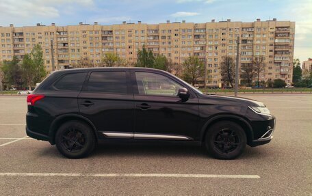 Mitsubishi Outlander III рестайлинг 3, 2017 год, 1 350 000 рублей, 2 фотография