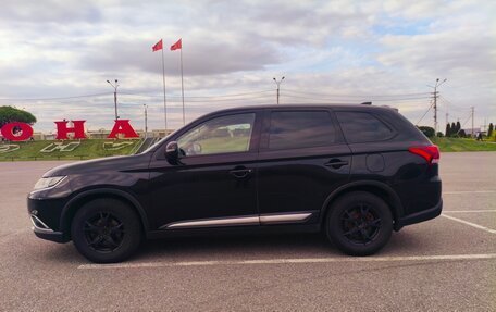 Mitsubishi Outlander III рестайлинг 3, 2017 год, 1 350 000 рублей, 3 фотография