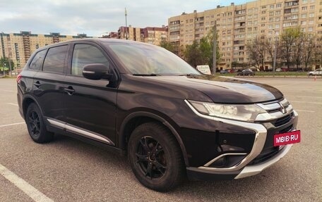 Mitsubishi Outlander III рестайлинг 3, 2017 год, 1 350 000 рублей, 7 фотография