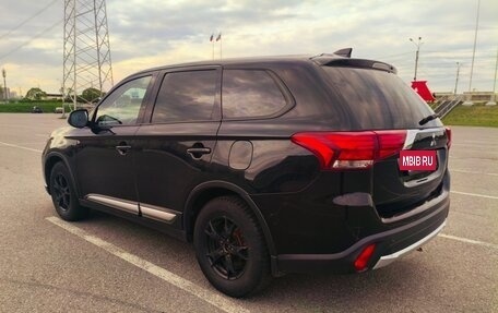 Mitsubishi Outlander III рестайлинг 3, 2017 год, 1 350 000 рублей, 5 фотография