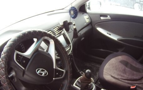 Hyundai Solaris II рестайлинг, 2011 год, 485 000 рублей, 21 фотография