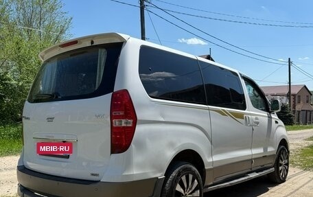 Hyundai Grand Starex Grand Starex I рестайлинг 2, 2015 год, 2 350 000 рублей, 12 фотография