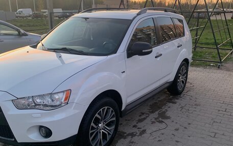 Mitsubishi Outlander III рестайлинг 3, 2012 год, 1 400 000 рублей, 3 фотография