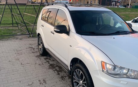 Mitsubishi Outlander III рестайлинг 3, 2012 год, 1 400 000 рублей, 4 фотография
