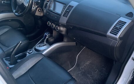 Mitsubishi Outlander III рестайлинг 3, 2012 год, 1 400 000 рублей, 14 фотография