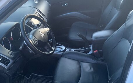 Mitsubishi Outlander III рестайлинг 3, 2012 год, 1 400 000 рублей, 16 фотография