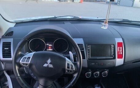 Mitsubishi Outlander III рестайлинг 3, 2012 год, 1 400 000 рублей, 17 фотография